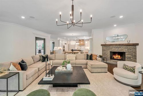 1 Tanbark Trl, Saddle River, NJ, 07458-3013 | Card Image