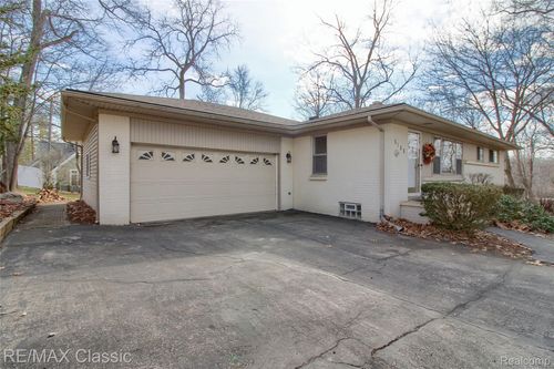 5155 Daron Ln, West Bloomfield, MI, 48324-2221 | Card Image