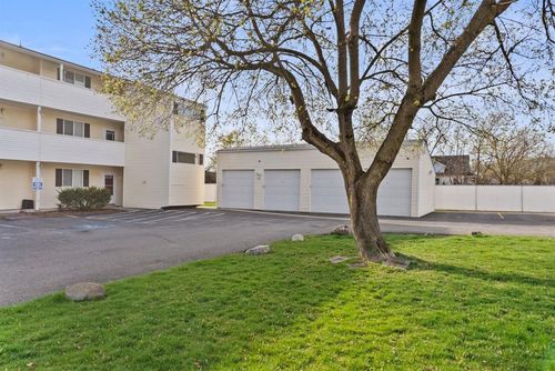 222 N Hutchinson Rd, Spokane Valley, WA, 99212-2847 | Card Image