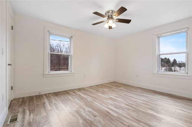 1028 Moon Run Rd, House other with 3 bedrooms, 3 bathrooms and 4 parking in Mc Kees Rocks PA | Image 22