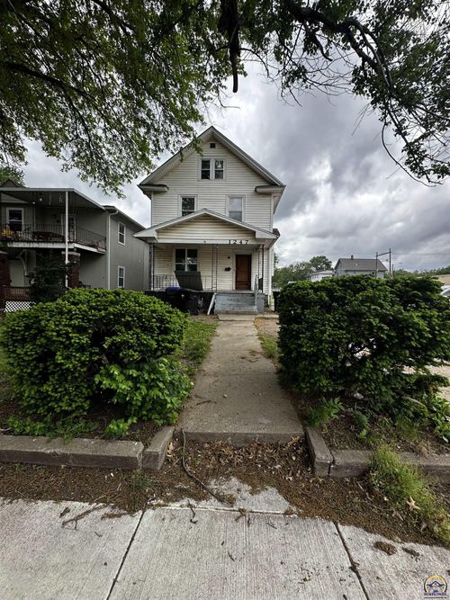 1247 Sw Tyler St, Topeka, KS, 66612-1768 | Card Image