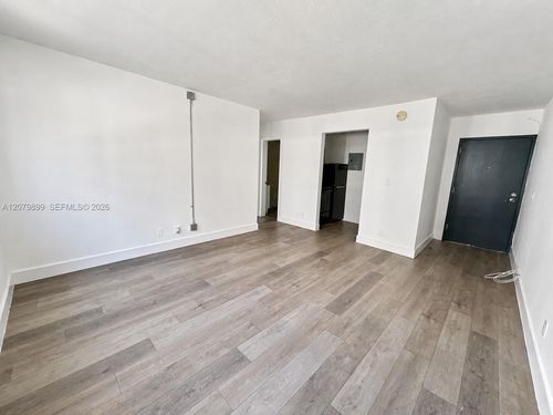 407-143 Sw 9th St, Miami, FL, 33130-3570 | Card Image