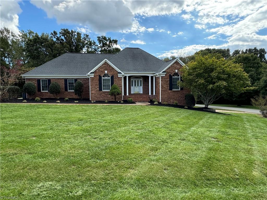 Glen - Oaks Dr, King, NC 27021