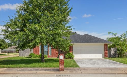 610 Plano Dr, College Station, TX, 77845-7323 | Card Image