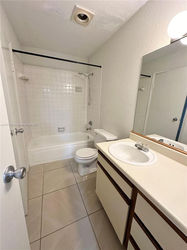 APT-513 - 915 Riverside Dr, Condo with 2 bedrooms, 2 bathrooms and null parking in Coral Springs FL | Image 11