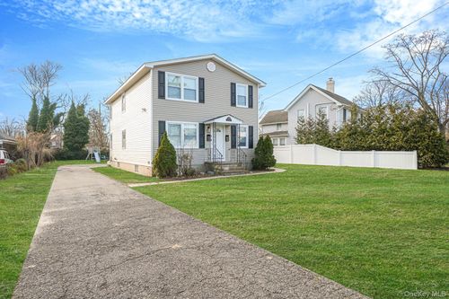 130 5th Ave, Bay Shore, NY, 11706-7346 | Card Image