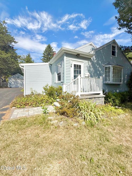 19 Orchard St, Delmar, NY, 12054-2601 | Card Image