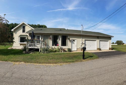 651 E Forest St, Edmore, MI, 48829-8381 | Card Image
