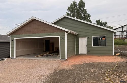 827 Heritage St, Belle Fourche, SD, 57717-4411 | Card Image