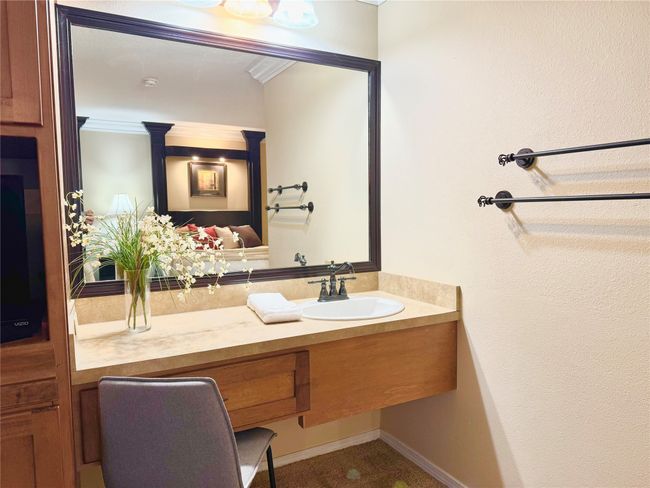 Vanity and sink in bedroom | Image 5