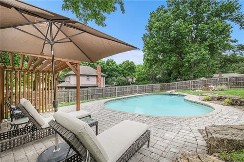 9412 Delmar St, Prairie Village, KS, 66207-2657 | Card Image