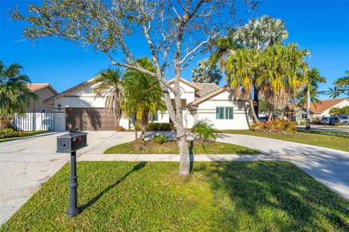 1092 Nw 162nd Ave, Pembroke Pines, FL, 33028-1226 | Card Image