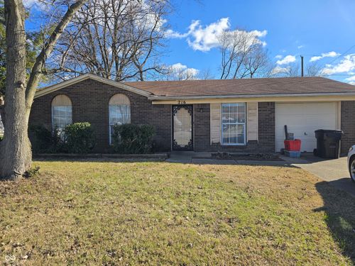 216 Martin Cir, Jeffersonville, IN, 47130-3738 | Card Image