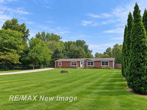 3880 Curtis Rd, Birch Run, MI, 48415-9084 | Card Image