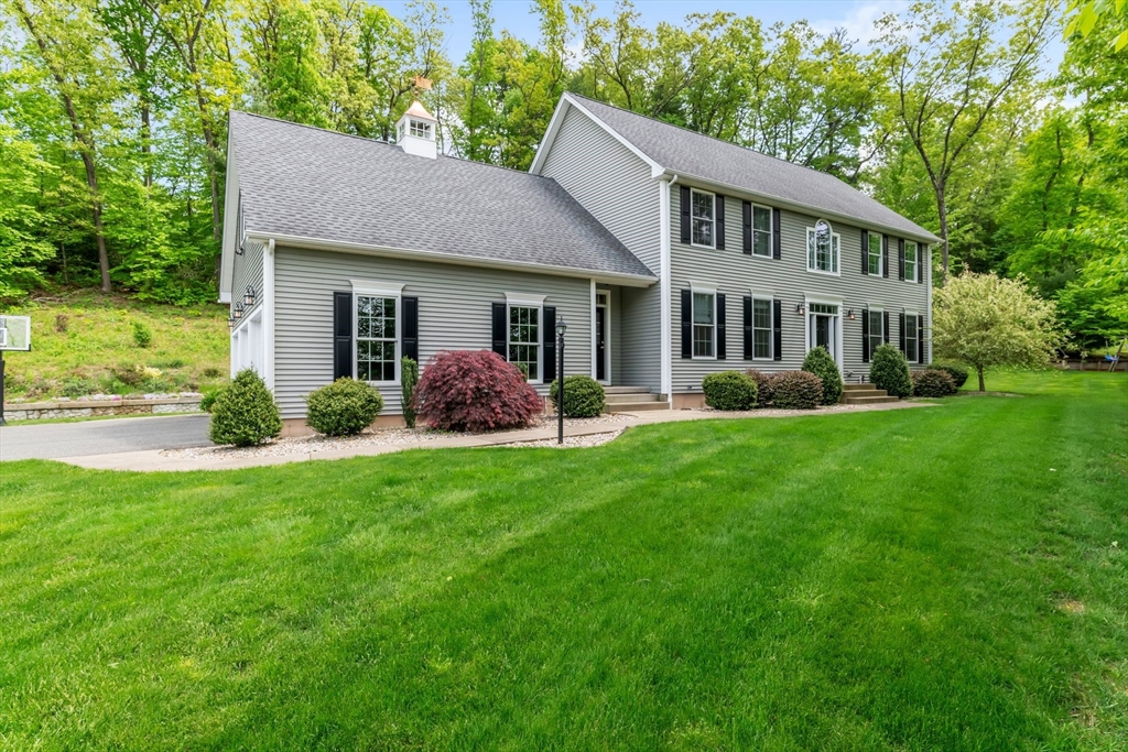Windsor Ln, East Longmeadow, MA 01028