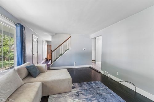 2369 Frederick Dr, Cuyahoga Falls, OH, 44221-3701 | Card Image