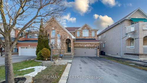 11 Crew Crescent, Vaughan, ON, L6A3E9 | Card Image