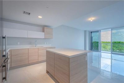 406 - 16385 Biscayne Blvd, Condo with 2 bedrooms, 2 bathrooms and null parking in North Miami Beach FL | Image 2