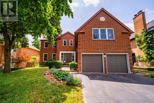 15 Hare Court, Markham (Old Markham Village), ON, L3P4K5 | Card Image