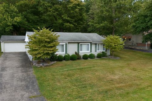 890 Bechtol Ave, Sharon, PA, 16146-3502 | Card Image