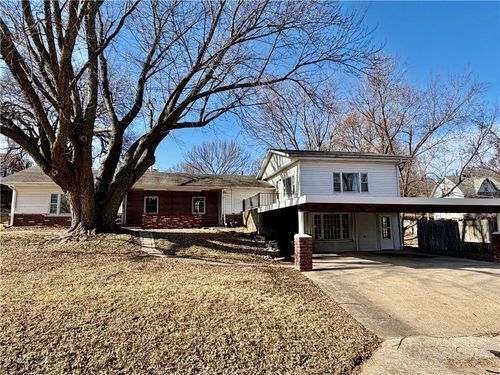 1802 Main St, Saint Joseph, MO, 64505-2447 | Card Image