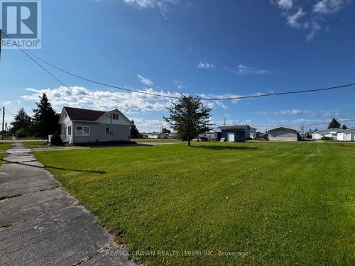 135 Queen St, Mattice, ON, P0L1T0 | Card Image