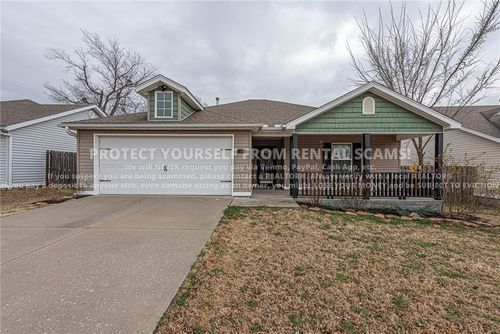 1384 S Holland Dr, Fayetteville, AR, 72704-7904 | Card Image