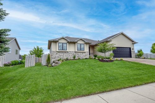 1407 Broadway Dr, SUN PRAIRIE, WI, 53590-8913 | Card Image
