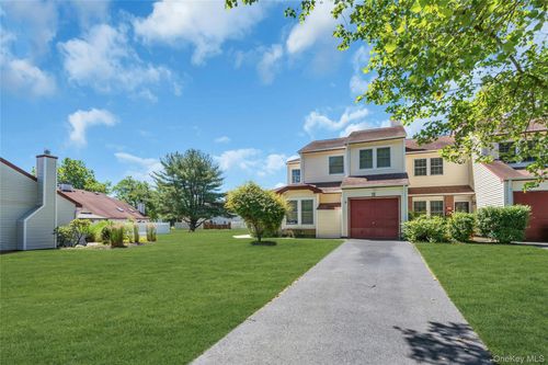 13 Potomac Court, Brookhaven, NY, 11727 | Card Image