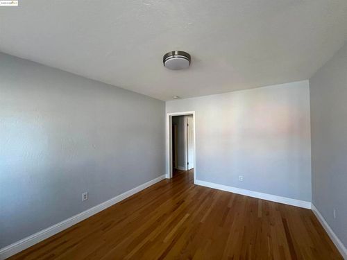 3244 Ellis St, Berkeley, CA, 94703-2477 | Card Image