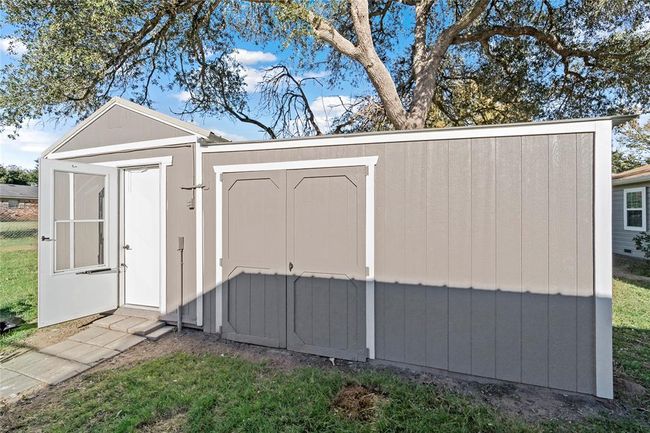 915 E Hanna St, House other with 3 bedrooms, 2 bathrooms and 2 parking in Calvert TX | Image 30