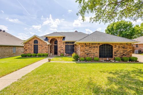 841 Sierra Vista Dr, Burleson, TX, 76028-4039 | Card Image