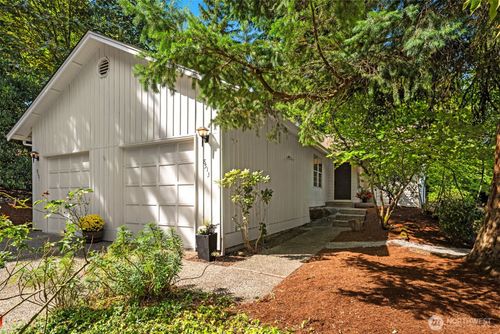 8513 139th Avenue Ne, Redmond, WA, 98052 | Card Image