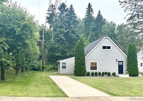 3344 Bathurst Ave, Rochester Hills, MI, 48309-4027 | Card Image