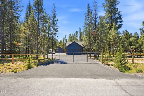 55827 Wood Duck Dr, Bend, OR, 97707-2348 | Card Image