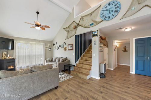 5015 1st Ave, Bay Saint Louis, MS, 39520-7366 | Card Image