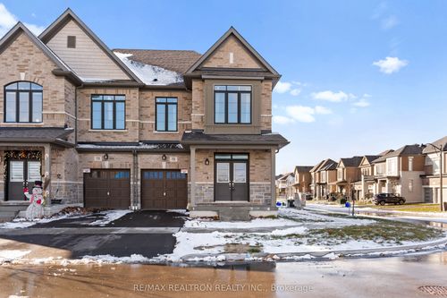 15 Waterfront Cres, Whitby, ON, L1N0M9 | Card Image