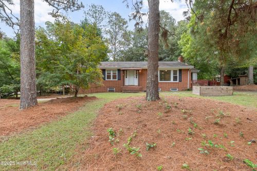 b-555 N Leak St, Southern Pines, NC, 28387-4719 | Card Image