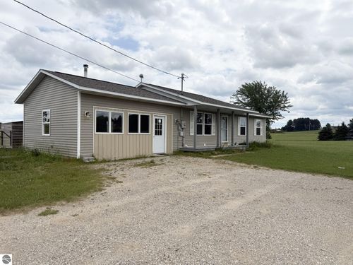 2082 Dusty Trl, Kingsley, MI, 49649-9419 | Card Image
