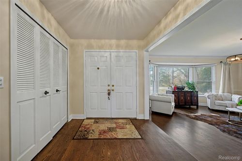 6940 Wing Lake Rd, Bloomfield Hills, MI, 48301-2960 | Card Image