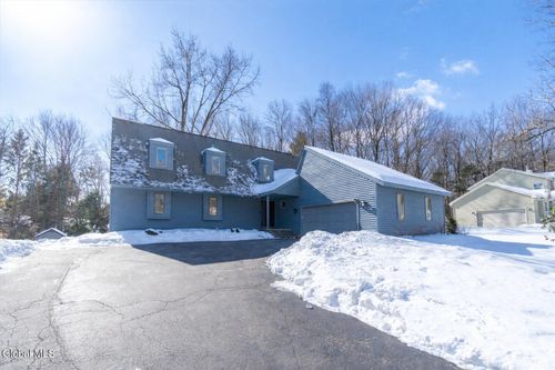 21 Orchard Park Dr, Clifton Park, NY, 12065-5735 | Card Image