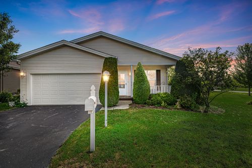 1 Rocking Horse Ln, Grayslake, IL, 60030-9621 | Card Image