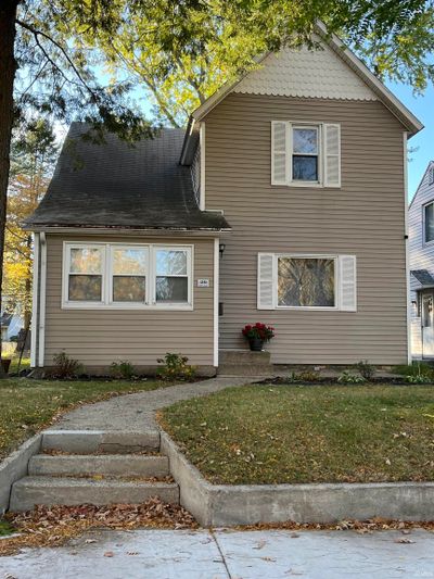 1251 N. Main St. Streets, House other with 4 bedrooms, 1 bathrooms and null parking in Elkhart IN | Image 1