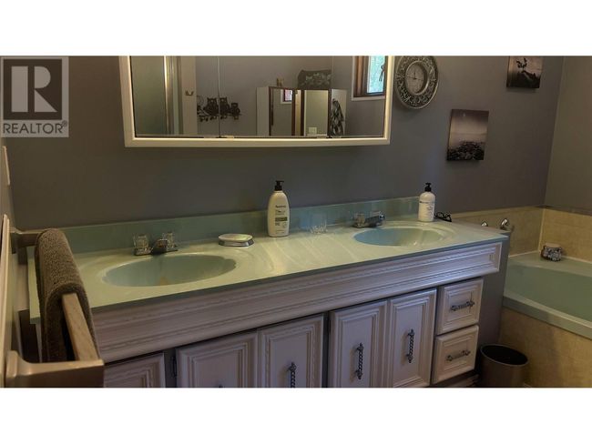 5110 Vance Rd, House other with 3 bedrooms, 3 bathrooms and 2 parking in Canyon BC | Image 16