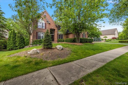 5390 Plantation Dr, Commerce Twp, MI, 48382-5140 | Card Image