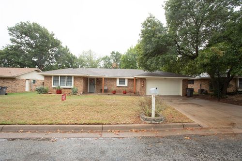 108 Chaparral Dr, Graham, TX, 76450-2016 | Card Image