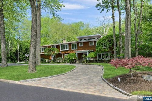 100 Dyer Ct, Norwood, NJ, 07648-2325 | Card Image