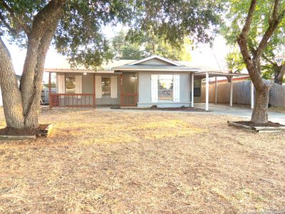 614 Crockett St, House other with 4 bedrooms, 2 bathrooms and null parking in Pleasanton TX | Image 1