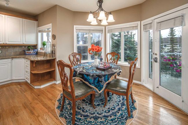 24 Discovery Ridge Rise Sw, Home with 4 bedrooms, 5 bathrooms and 4 parking in Calgary AB | Image 18