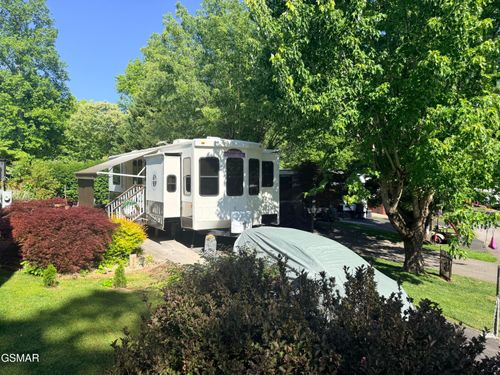 153-4229 E Parkway, Gatlinburg, TN, 37738-6427 | Card Image